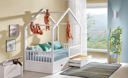 Drewniane łóżko dziecięce Wiktor w kształcie domku w kolorze antracyt